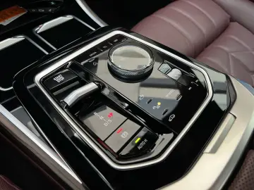 BMW 740d xDrive M Sport PA Prof SkyLounge Massag.