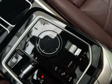 BMW 740d xDrive M Sport PA Prof SkyLounge Massag.
