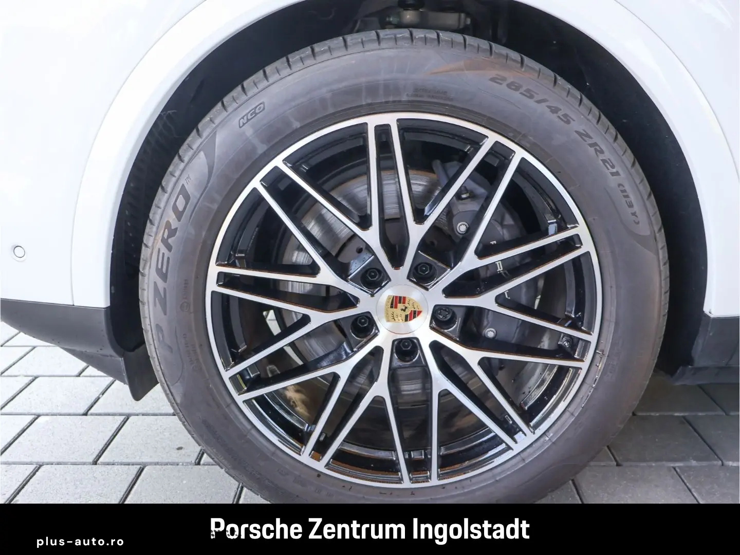 PORSCHE Cayenne E-Hybrid  Panorama  Luftfederung  Surrou