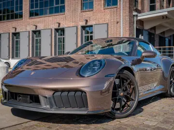 PORSCHE 992 Targa 4 GTS  PTS Lackierung  Carbonpaket