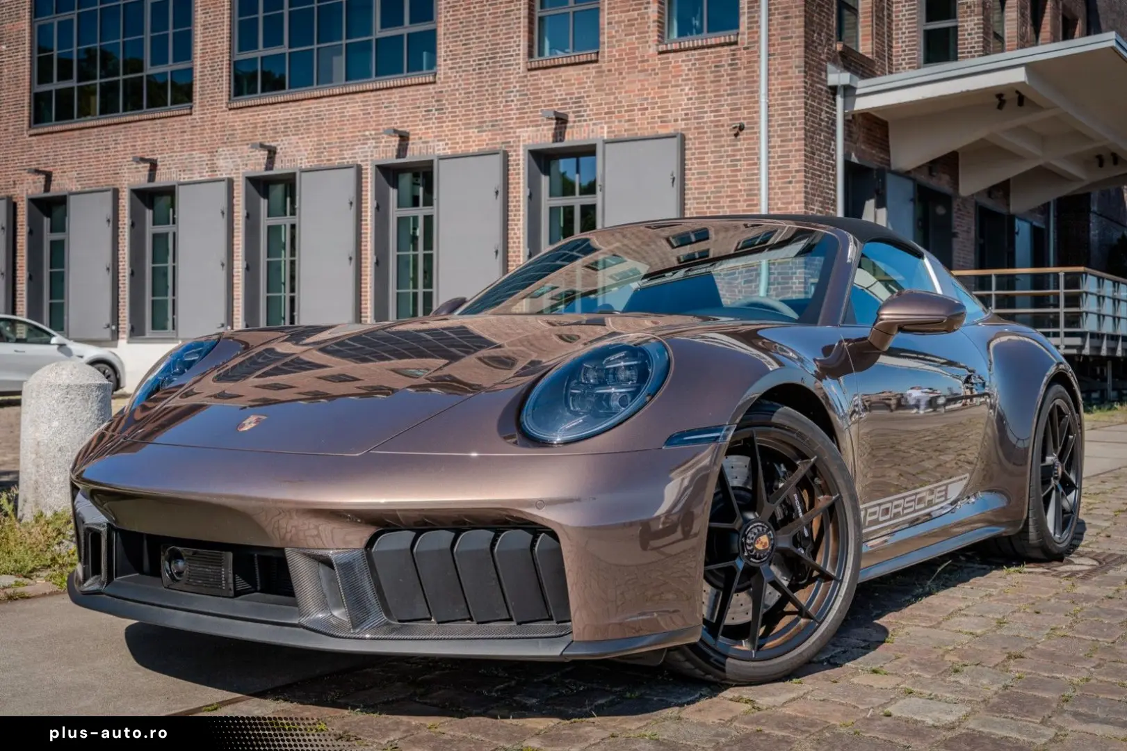 PORSCHE 992 Targa 4 GTS  PTS Lackierung  Carbonpaket
