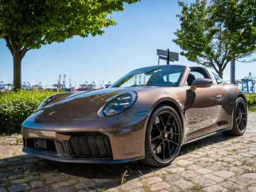 PORSCHE 992 Targa 4 GTS  PTS Lackierung  Carbonpaket