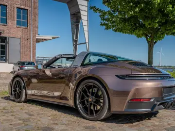 PORSCHE 992 Targa 4 GTS  PTS Lackierung  Carbonpaket
