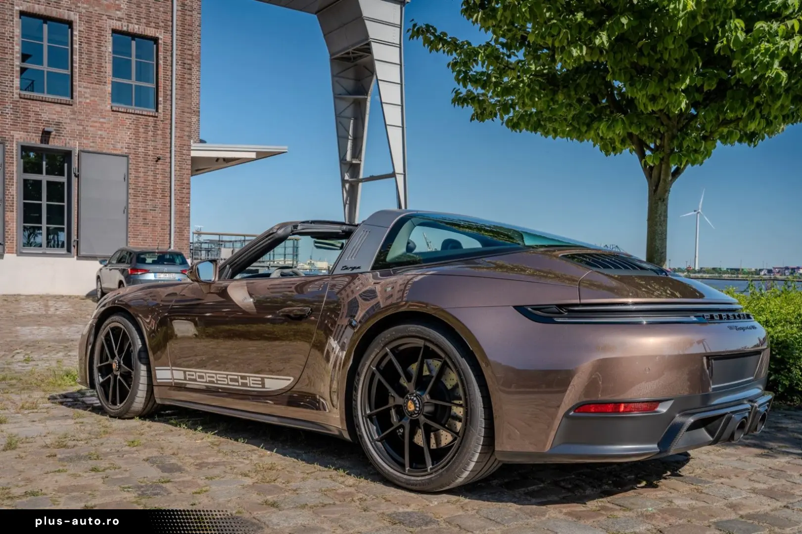 PORSCHE 992 Targa 4 GTS  PTS Lackierung  Carbonpaket