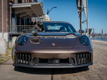 PORSCHE 992 Targa 4 GTS  PTS Lackierung  Carbonpaket
