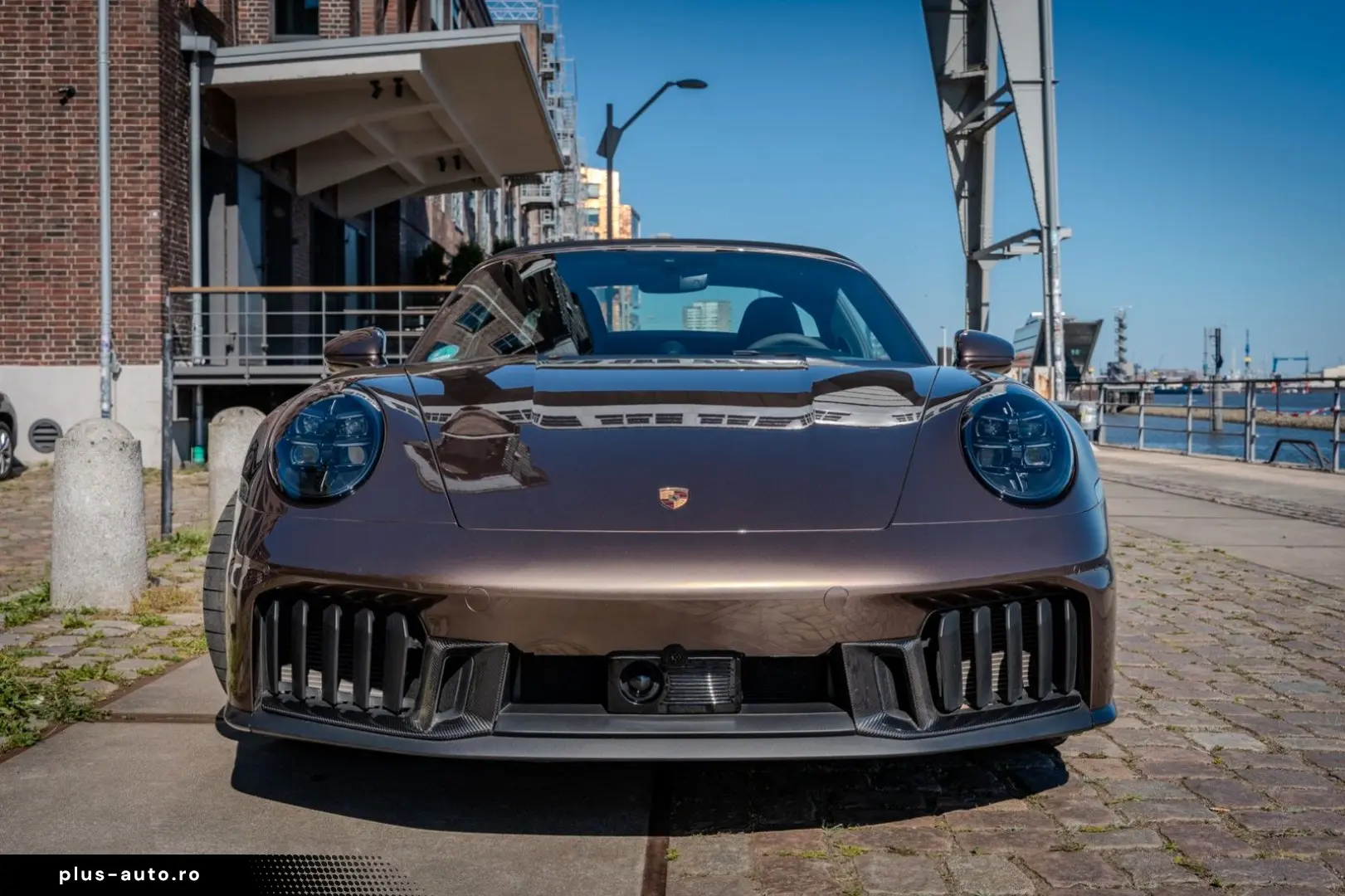 PORSCHE 992 Targa 4 GTS  PTS Lackierung  Carbonpaket