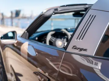 PORSCHE 992 Targa 4 GTS  PTS Lackierung  Carbonpaket