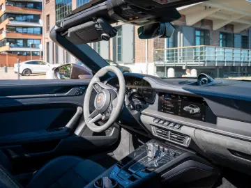 PORSCHE 992 Targa 4 GTS  PTS Lackierung  Carbonpaket