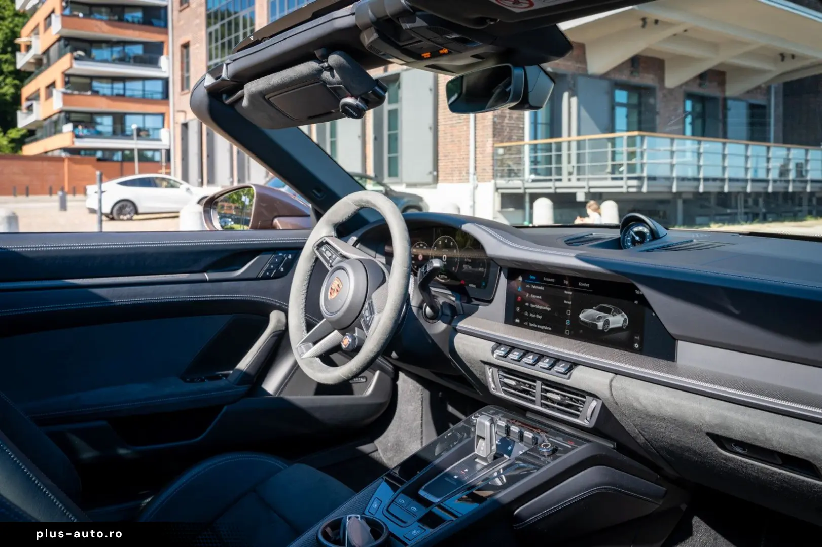 PORSCHE 992 Targa 4 GTS  PTS Lackierung  Carbonpaket
