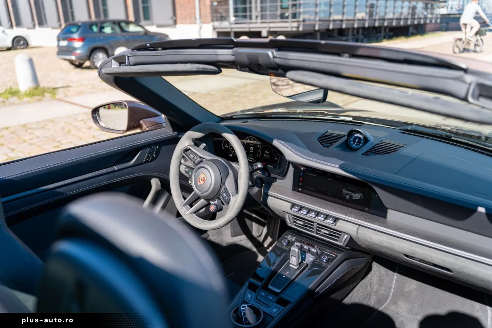 PORSCHE 992 Targa 4 GTS  PTS Lackierung  Carbonpaket