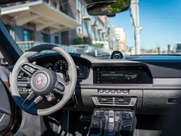 PORSCHE 992 Targa 4 GTS  PTS Lackierung  Carbonpaket