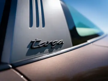 PORSCHE 992 Targa 4 GTS  PTS Lackierung  Carbonpaket