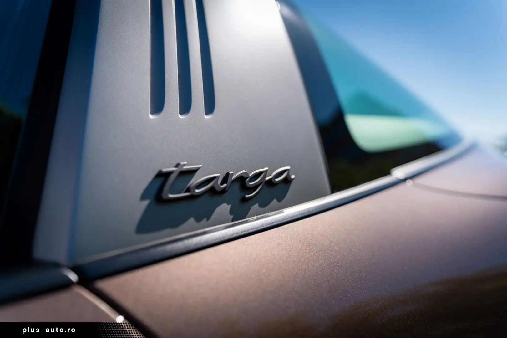 PORSCHE 992 Targa 4 GTS  PTS Lackierung  Carbonpaket