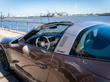 PORSCHE 992 Targa 4 GTS  PTS Lackierung  Carbonpaket