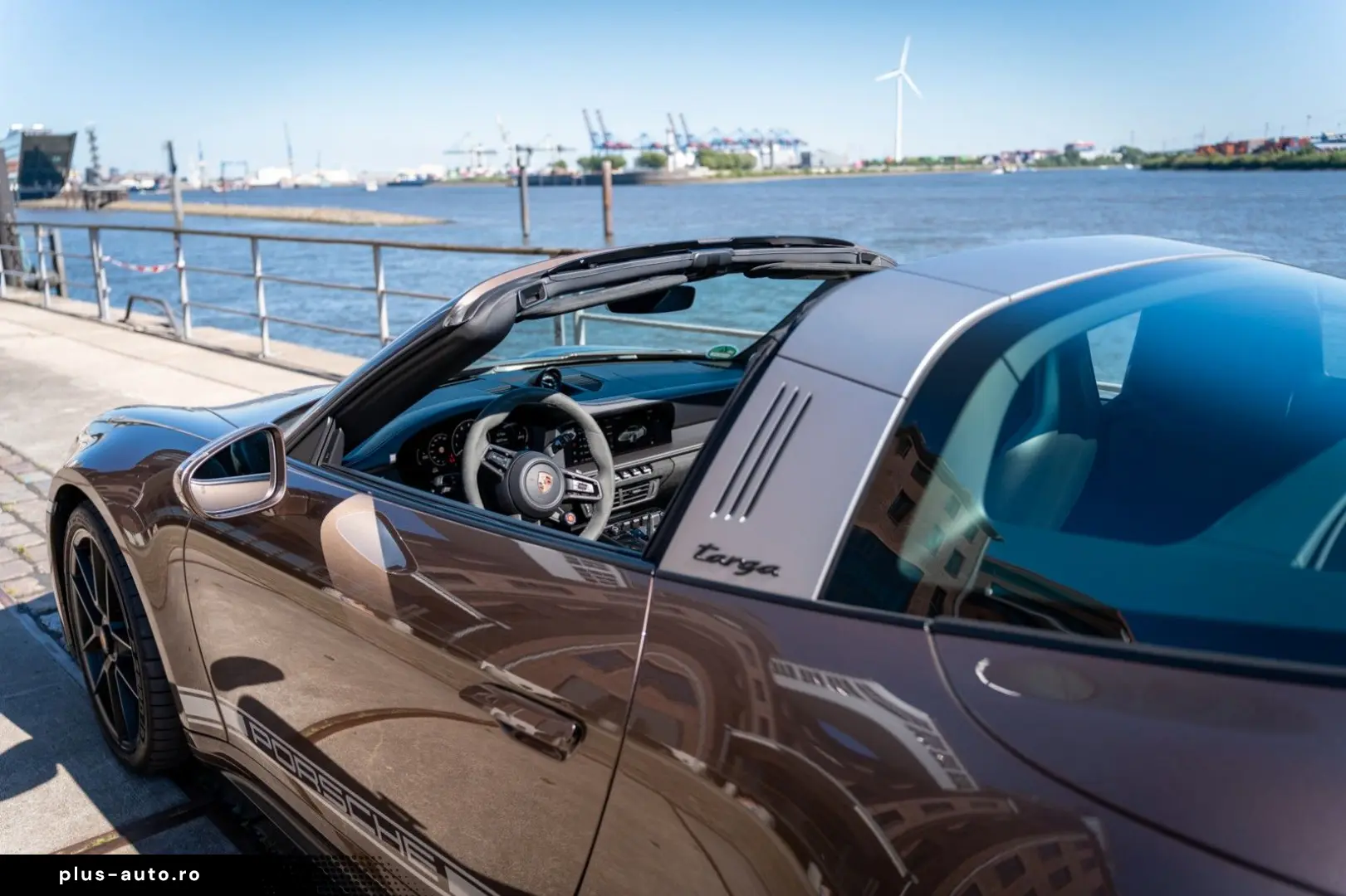 PORSCHE 992 Targa 4 GTS  PTS Lackierung  Carbonpaket