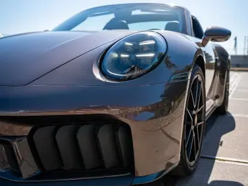 PORSCHE 992 Targa 4 GTS  PTS Lackierung  Carbonpaket