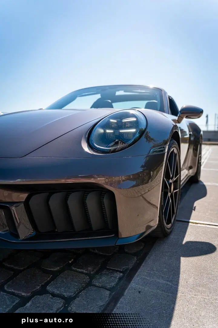 PORSCHE 992 Targa 4 GTS  PTS Lackierung  Carbonpaket