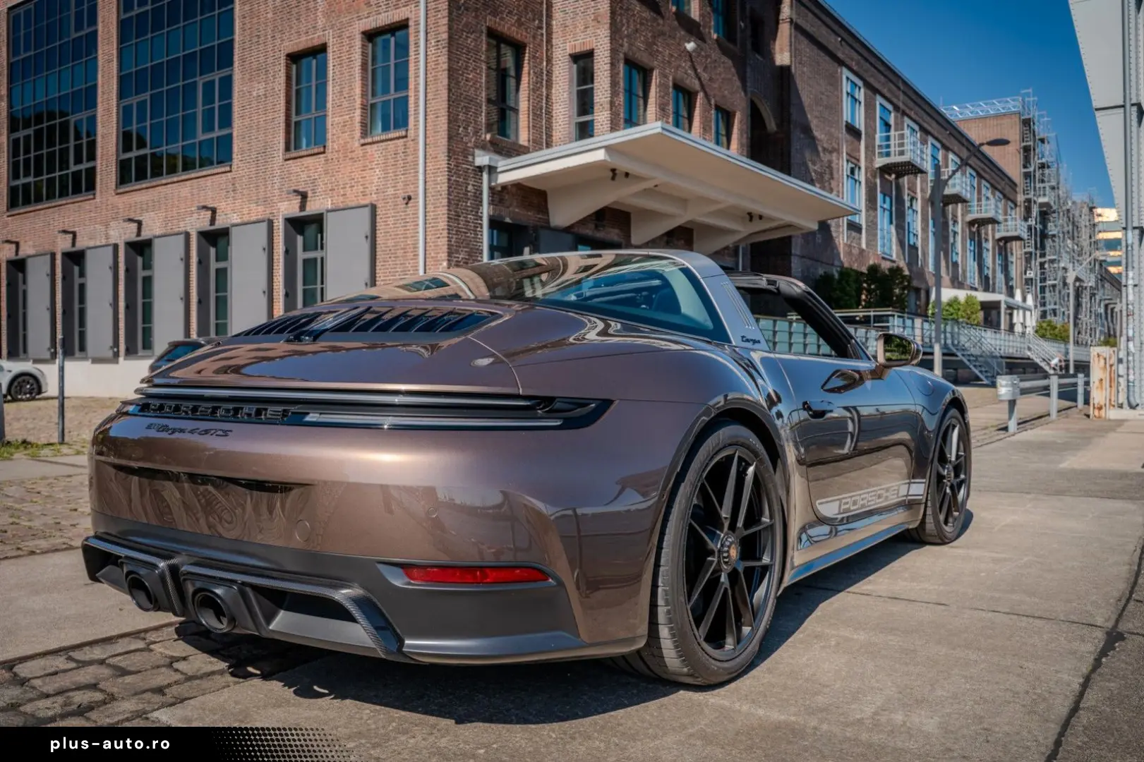PORSCHE 992 Targa 4 GTS  PTS Lackierung  Carbonpaket