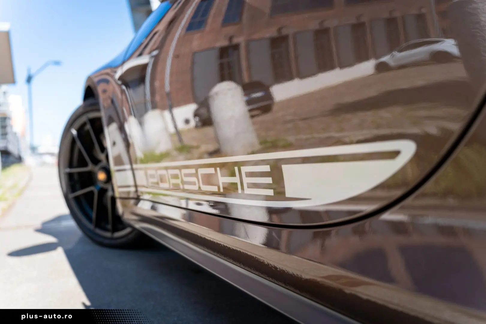 PORSCHE 992 Targa 4 GTS  PTS Lackierung  Carbonpaket
