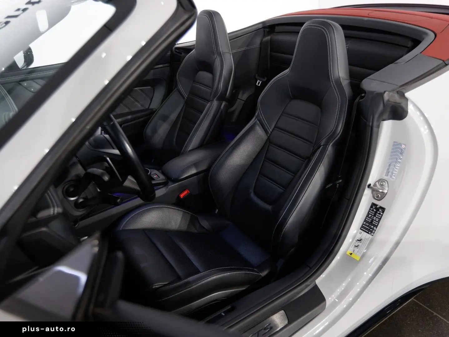 PORSCHE 992 Cabrio Carrera GTS