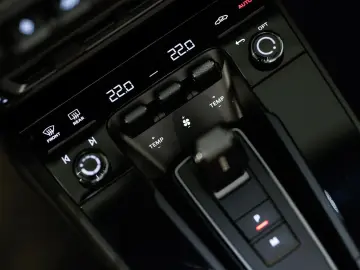 PORSCHE 992 Cabrio Carrera GTS