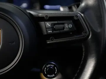 PORSCHE 992 Cabrio Carrera GTS