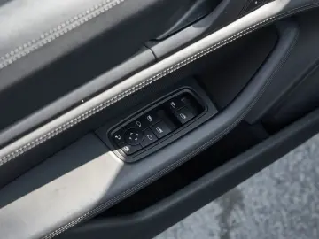 PORSCHE Taycan 4 Cross Turismo PassDisplay VentilatedS