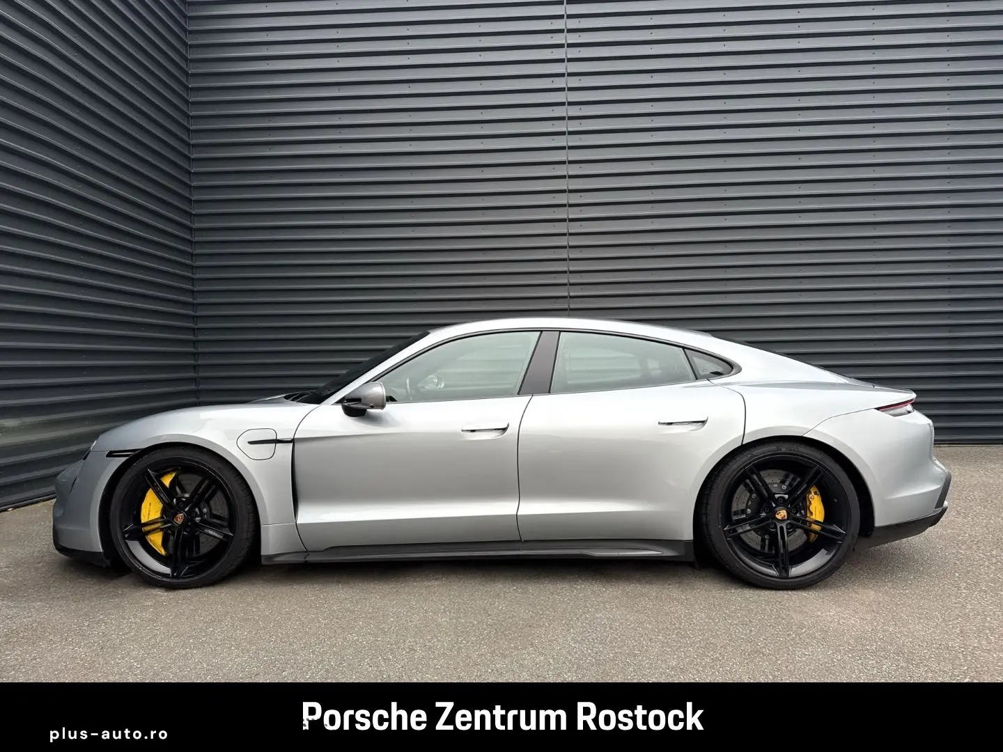 PORSCHE Taycan Turbo S Matrix 360 PassDisplay