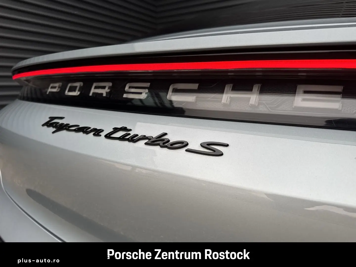 PORSCHE Taycan Turbo S Matrix 360 PassDisplay