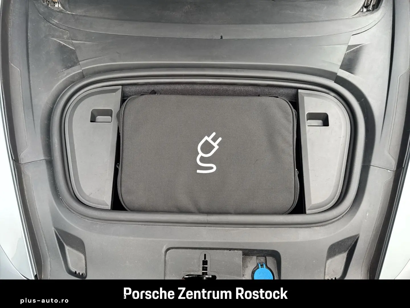 PORSCHE Taycan Turbo S Matrix 360 PassDisplay