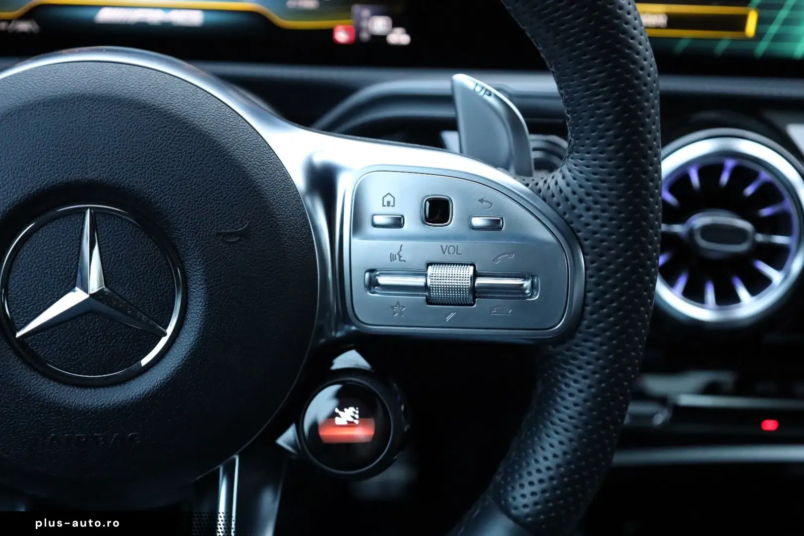 MERCEDES-BENZ CLA 45 S AMG 4Matic LEDER BURMESTER M-LED 360