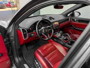 PORSCHE Cayenne Coupe E-Hybrid Panorama 22