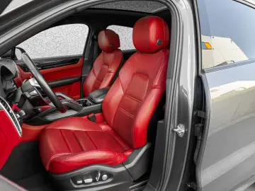 PORSCHE Cayenne Coupe E-Hybrid Panorama 22