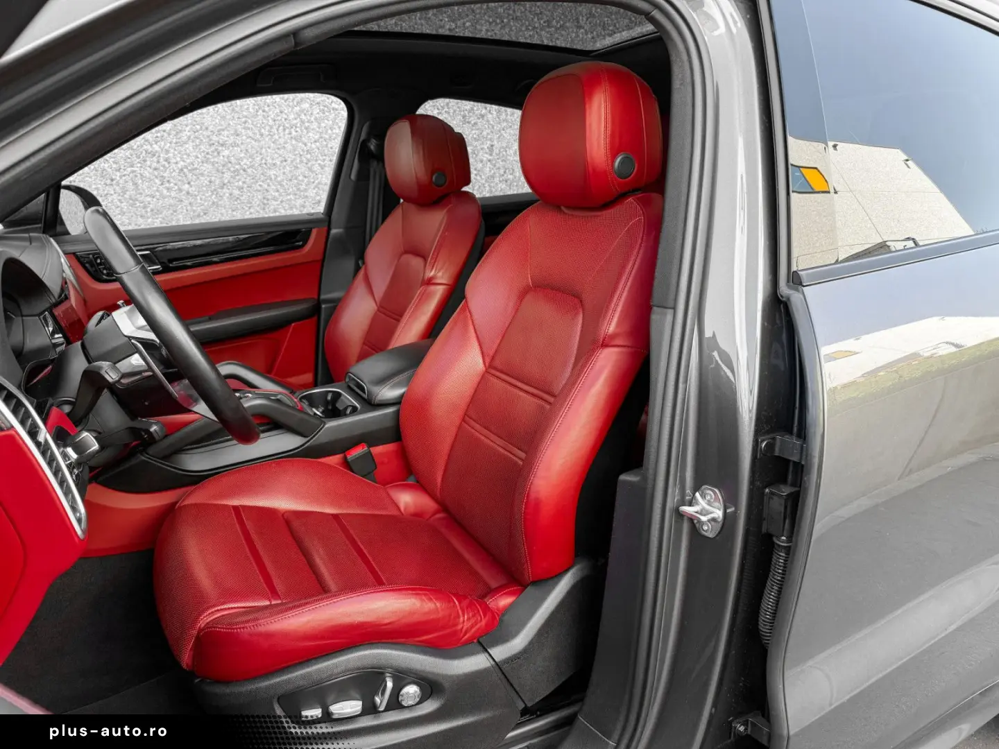 PORSCHE Cayenne Coupe E-Hybrid Panorama 22