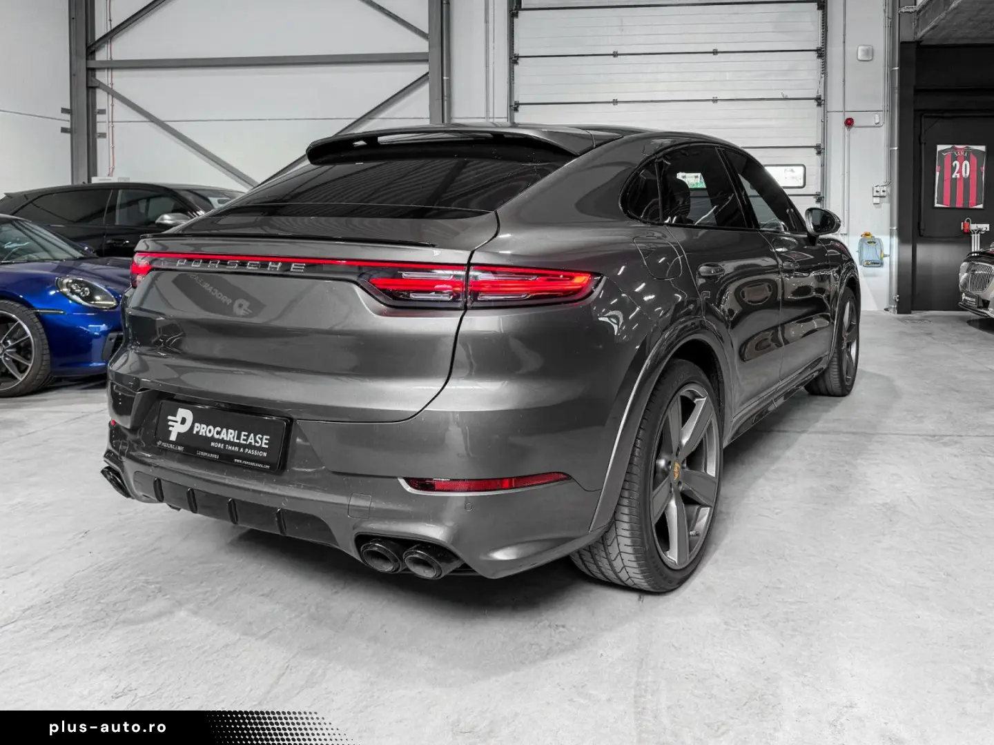 PORSCHE Cayenne Coupe E-Hybrid Panorama 22