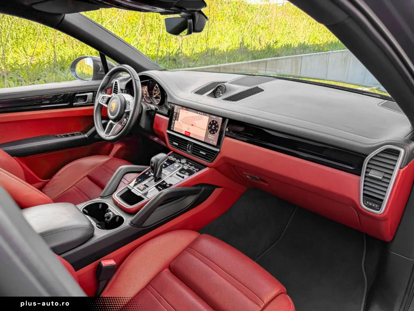 PORSCHE Cayenne Coupe E-Hybrid Panorama 22