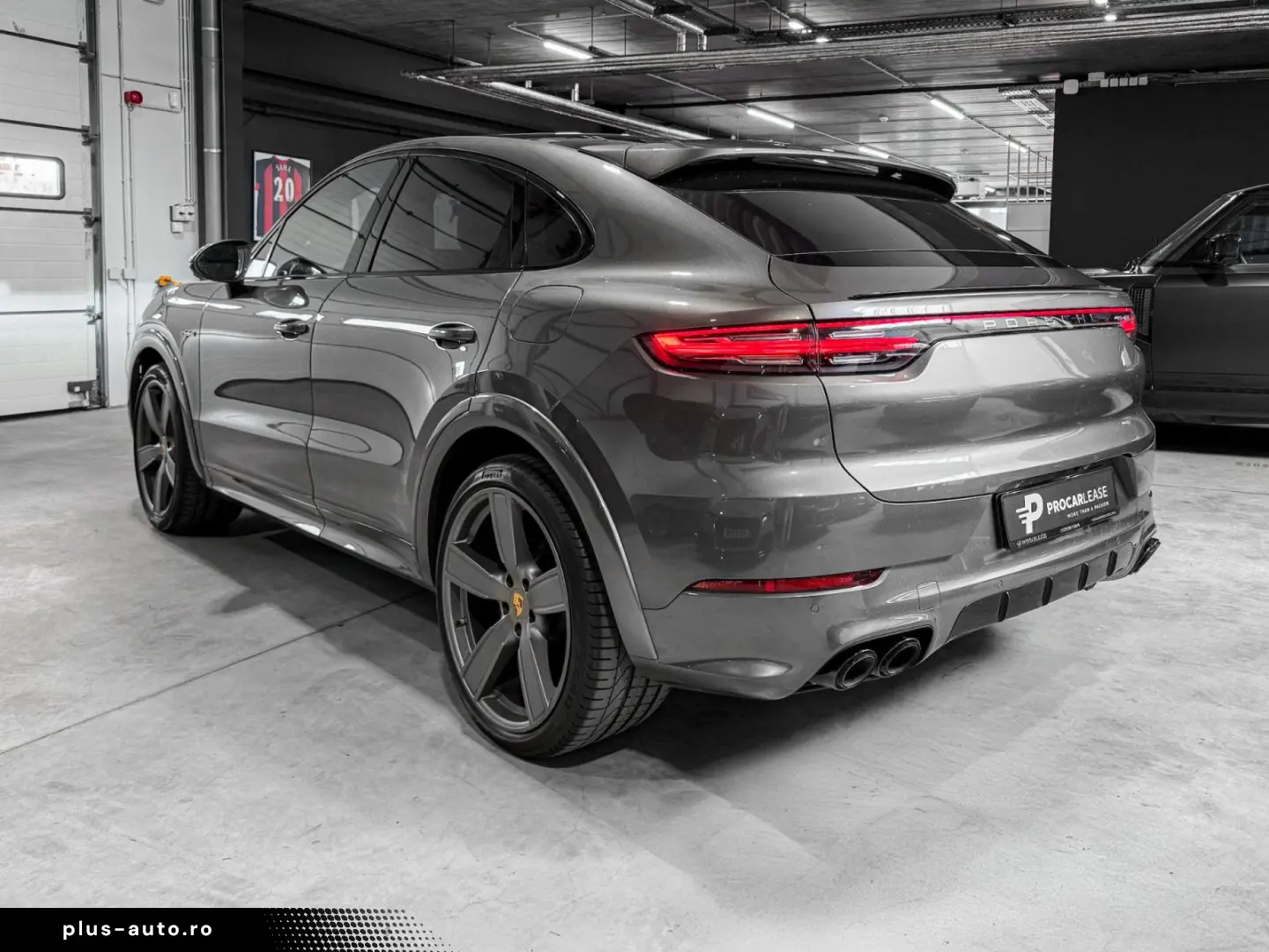 PORSCHE Cayenne Coupe E-Hybrid Panorama 22