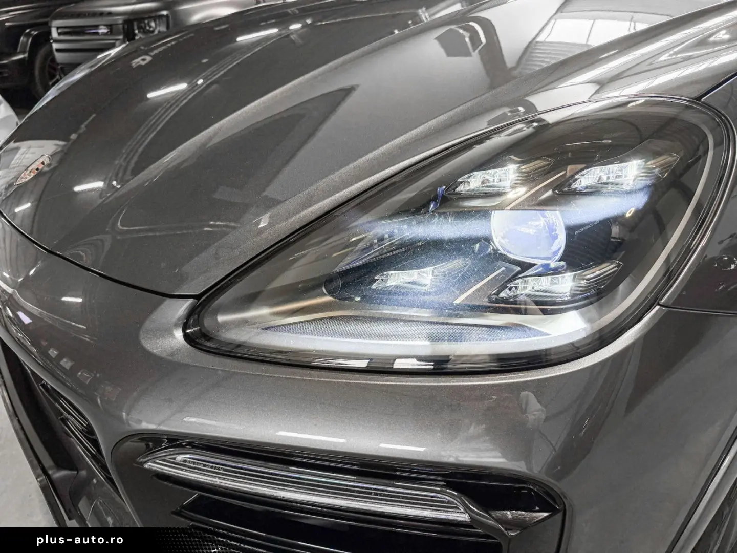 PORSCHE Cayenne Coupe E-Hybrid Panorama 22