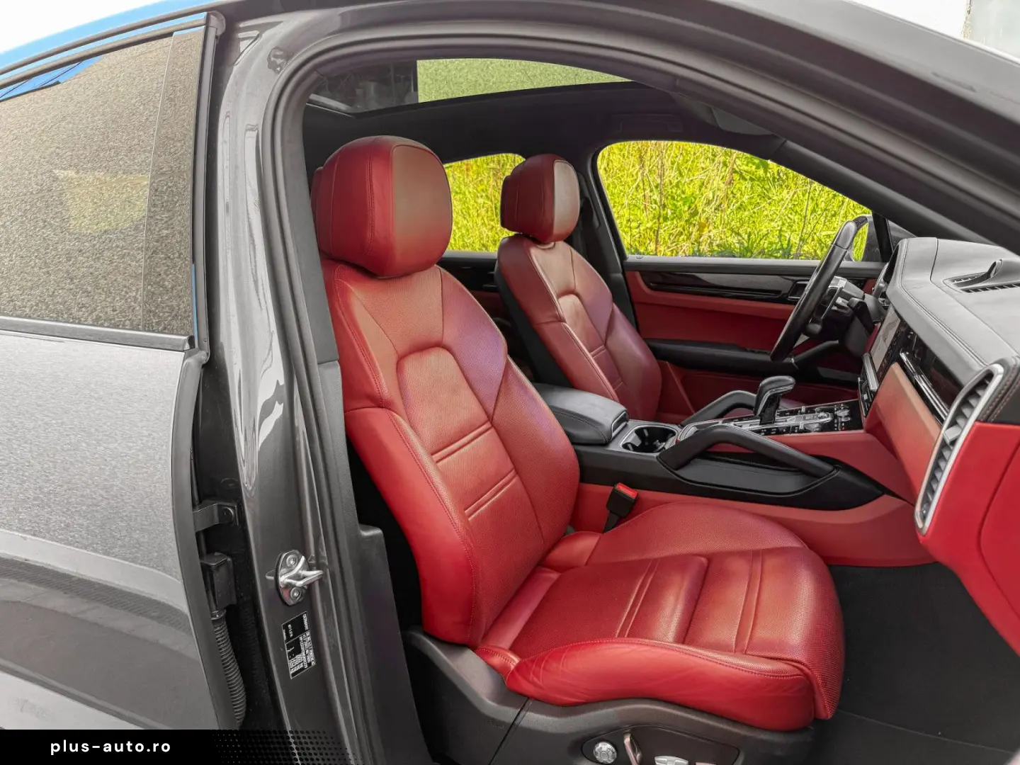 PORSCHE Cayenne Coupe E-Hybrid Panorama 22