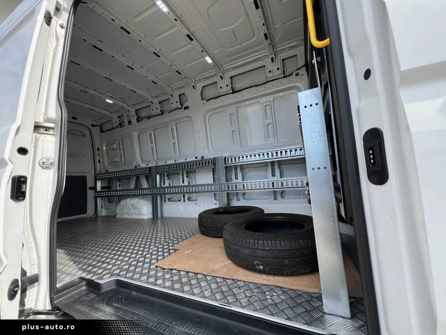 Volkswagen Crafter 3.5 Furgon L4H3 140CP