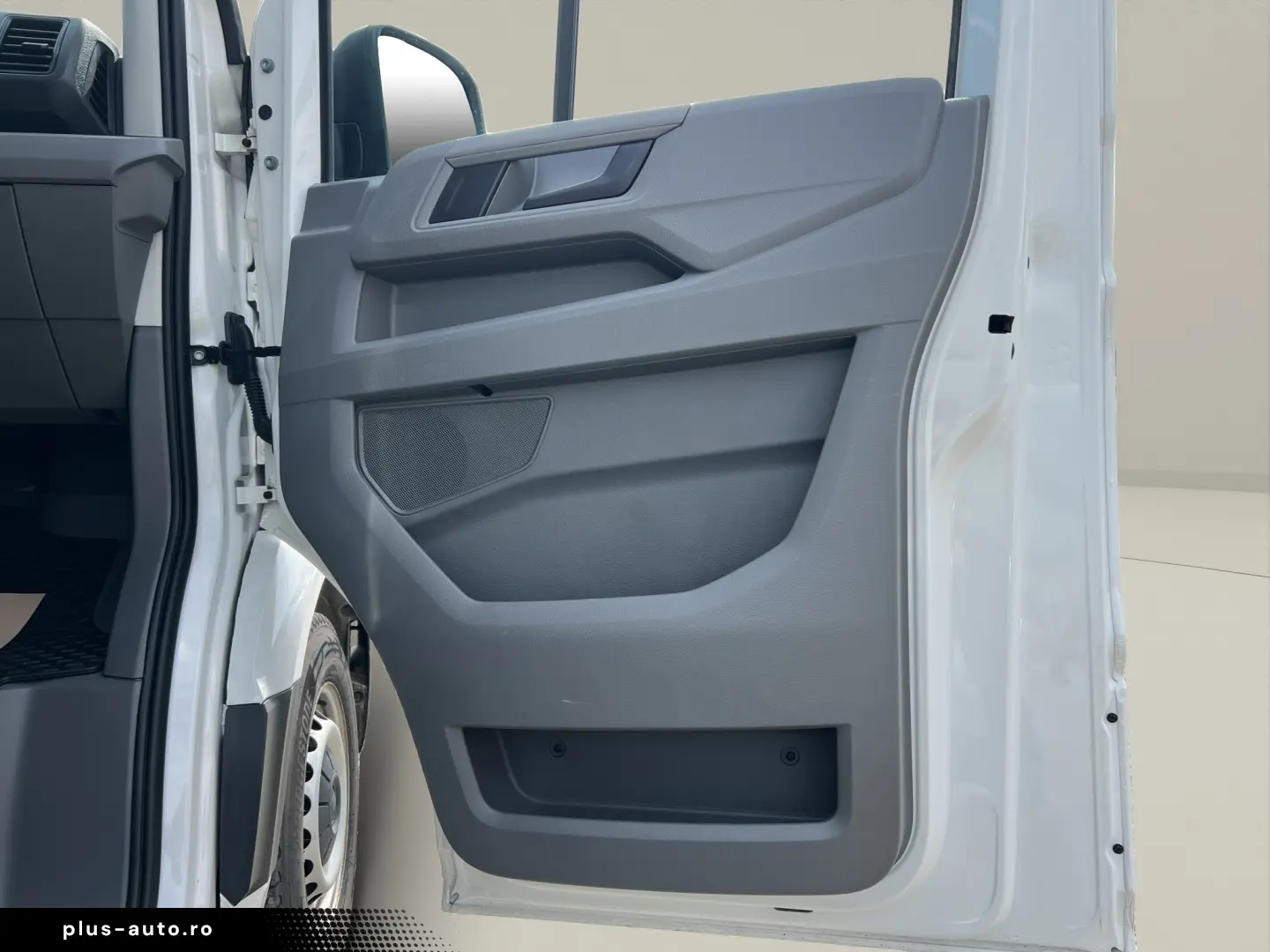 Volkswagen Crafter 3.5 Furgon L4H3 140CP