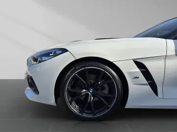 BMW Z4 sDrive20i Roadster M Sport 6-Gang H&K 19
