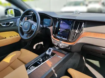 VOLVO XC60 T6 Ultra Dark Recharge Plug-In Hybrid AWD E