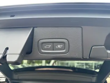 VOLVO XC60 T8 Ultra Dark Recharge Plug-In Hybrid AWD H