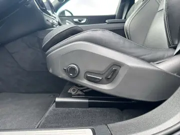 VOLVO XC60 T8 Ultra Dark Recharge Plug-In Hybrid AWD H