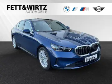 BMW 550e xDrive pano