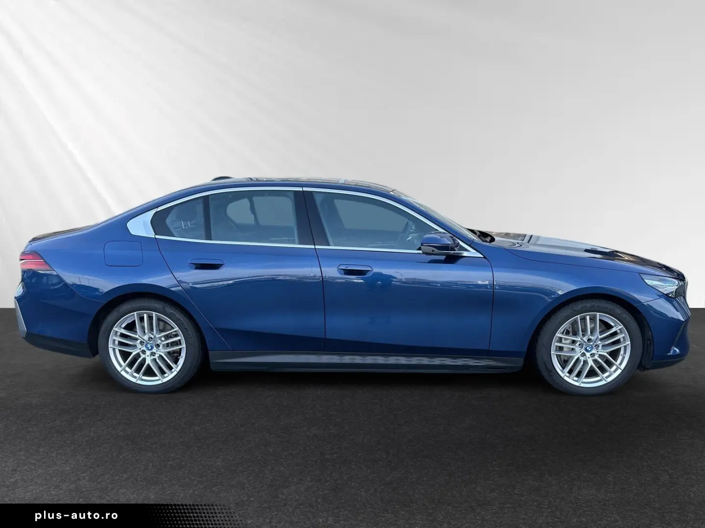 BMW 550e xDrive pano
