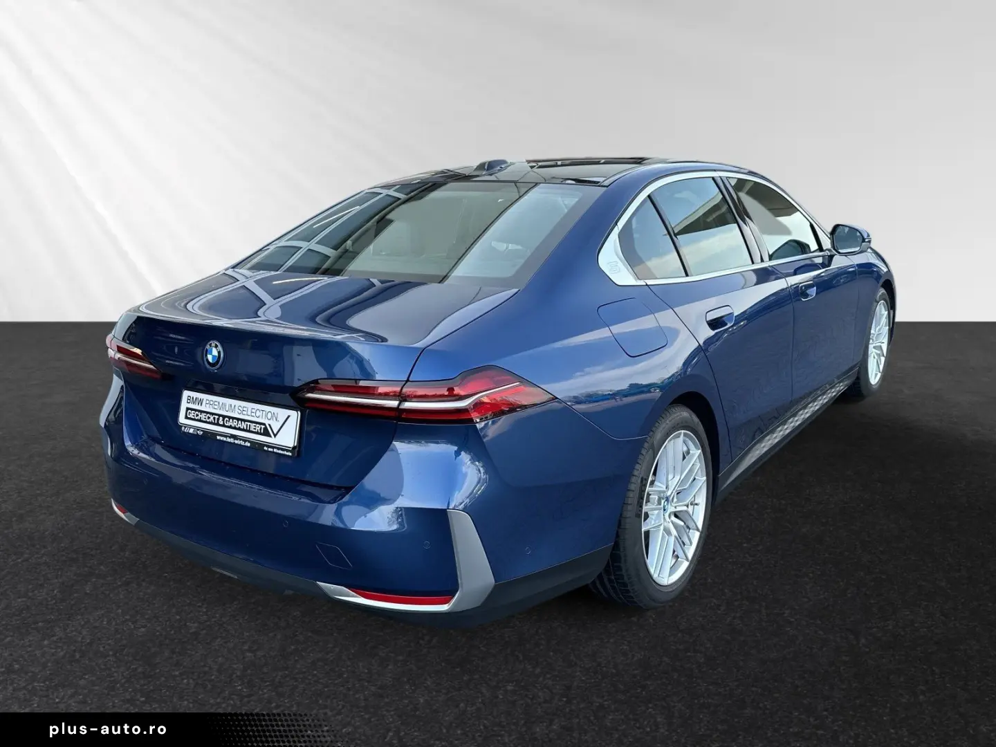BMW 550e xDrive pano