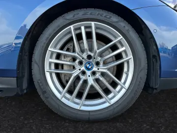BMW 550e xDrive pano