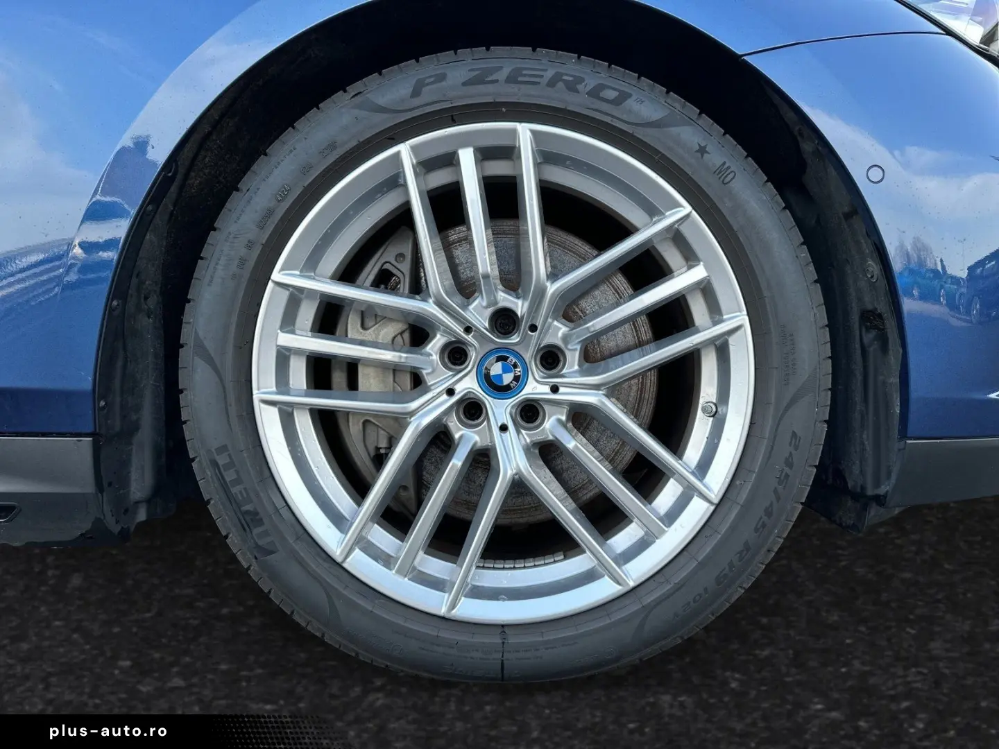 BMW 550e xDrive pano